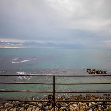 Del Castello Di Hostel Σάντα Σεβέρα