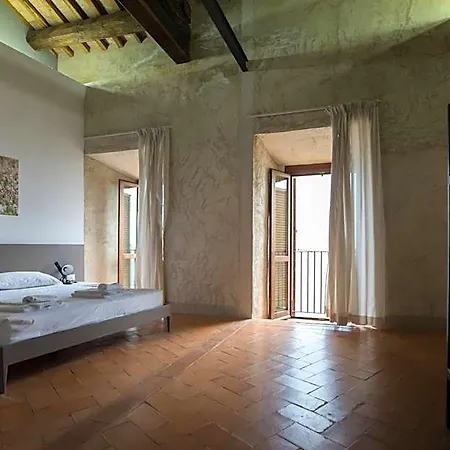 Del Castello Di * Санта-Севера