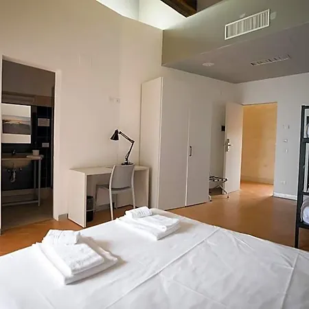 Del Castello Di Hostel